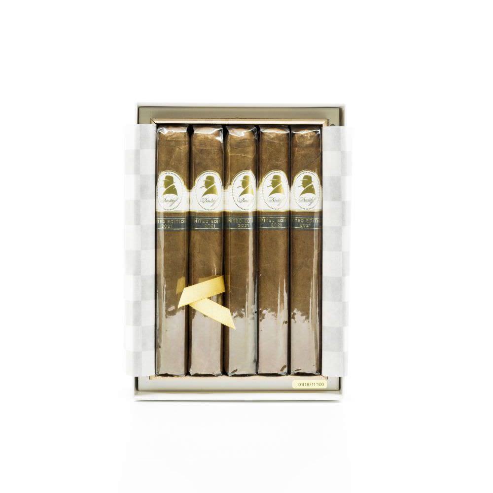 Davidoff Winston Churchill Limited Edition 2021 Cigar Box Open