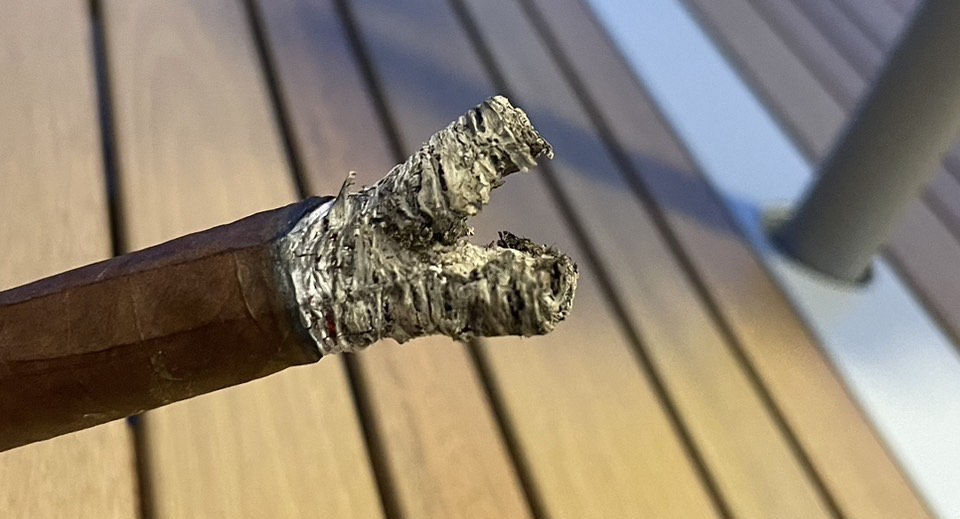 Different Types of Cigar Ash and What they Mean